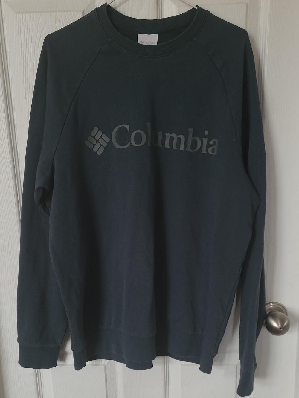 Columbia Men's Crewneck Sweatshirt in Deep Forest Green